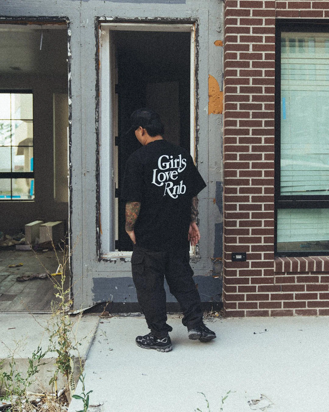 Girls Love Rnb Black Tee - Image 5