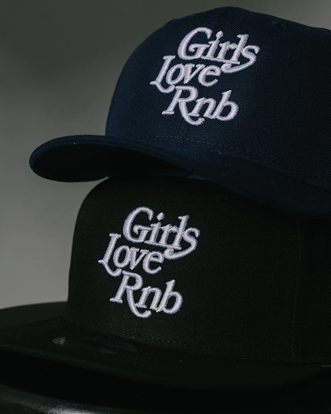 Girls Love Rnb V3 New Era Navy Blue Snapback - Image 2