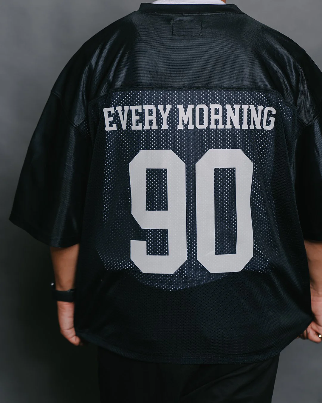 Nineties Rnb Every Morning Black Cropped Football Jersey - Image 5