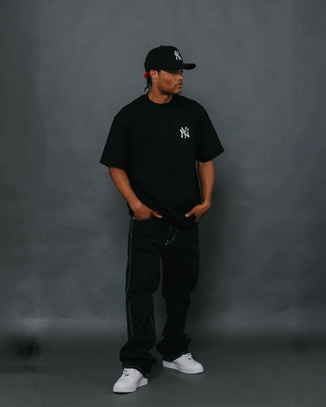 NY City Rose Black Tee - Image 2